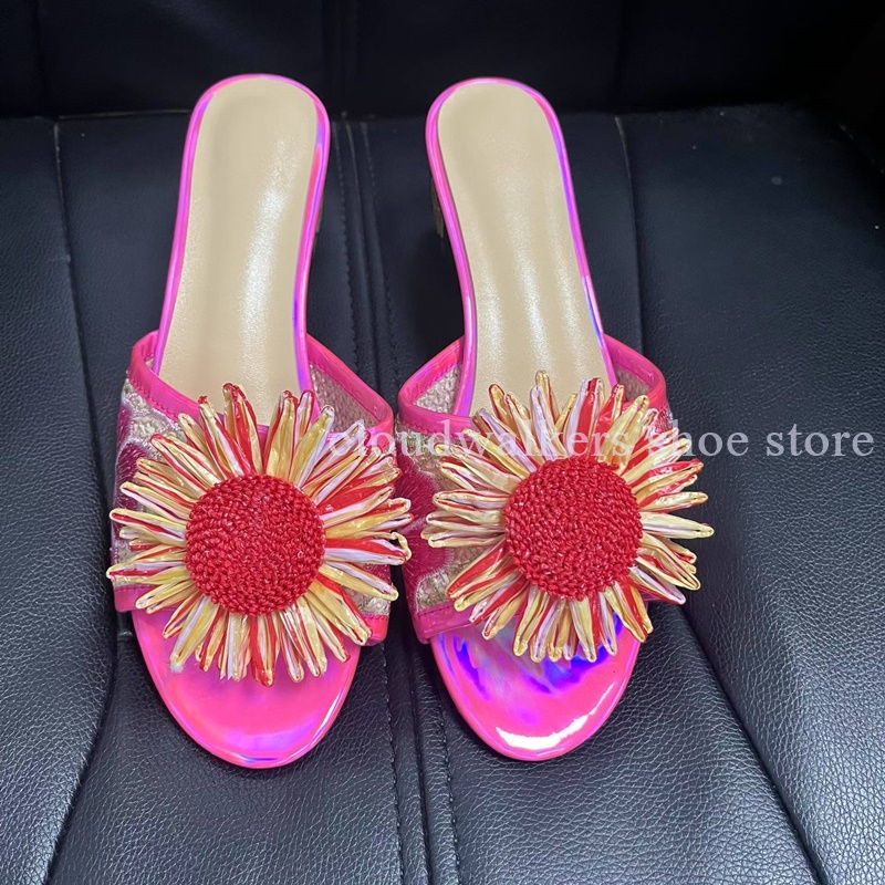 Embroidery Embellishments - شبشب صيفي بتصميم مرح ومقدمة مفتوحة،