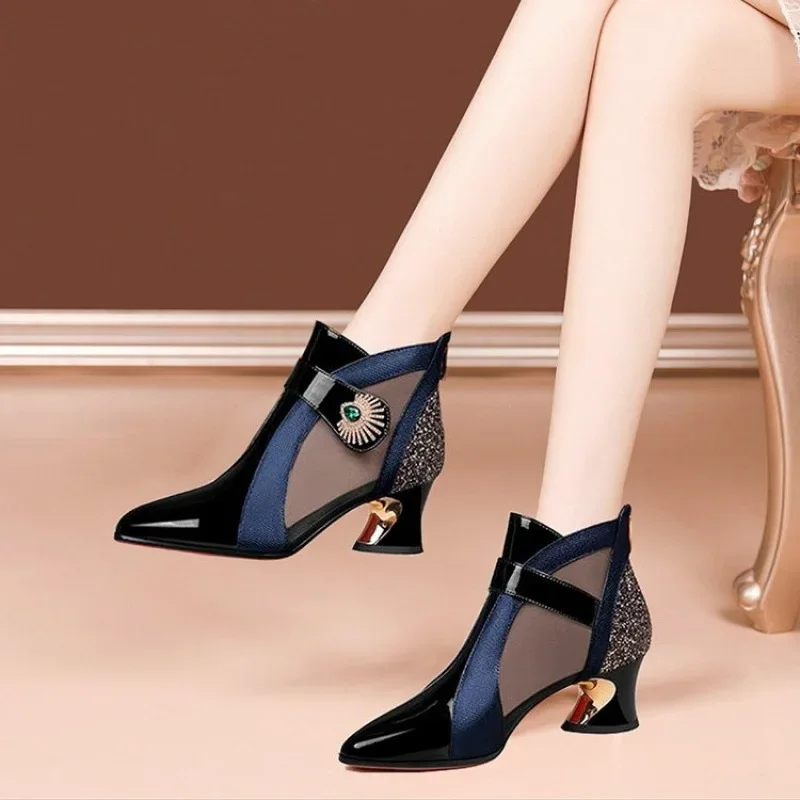 صنادل جيدة التهوية مع ديكور حج - مراجعة Sew On Rhinestone وسعره