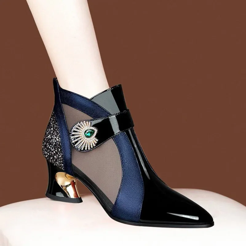 صنادل جيدة التهوية مع ديكور حج - مراجعة Sew On Rhinestone وسعره