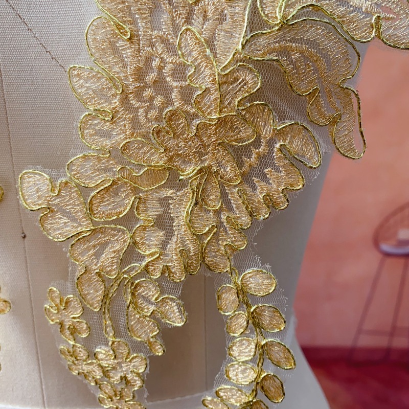 شريط دانتيل ذهبي لتزيين حفلات  - مراجعة Embellish Craft وسعره